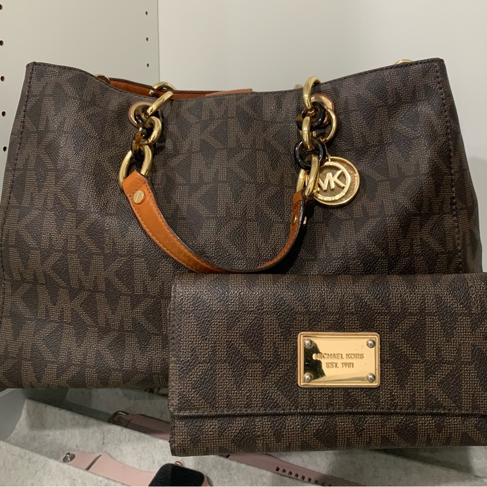 Michael Kor Vintage 2013 Satchel Purse with matching wallet.